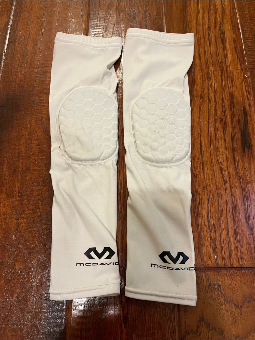 Pair of Unisex McDavid HEX® Inisex Arm Sleeves. Size S.